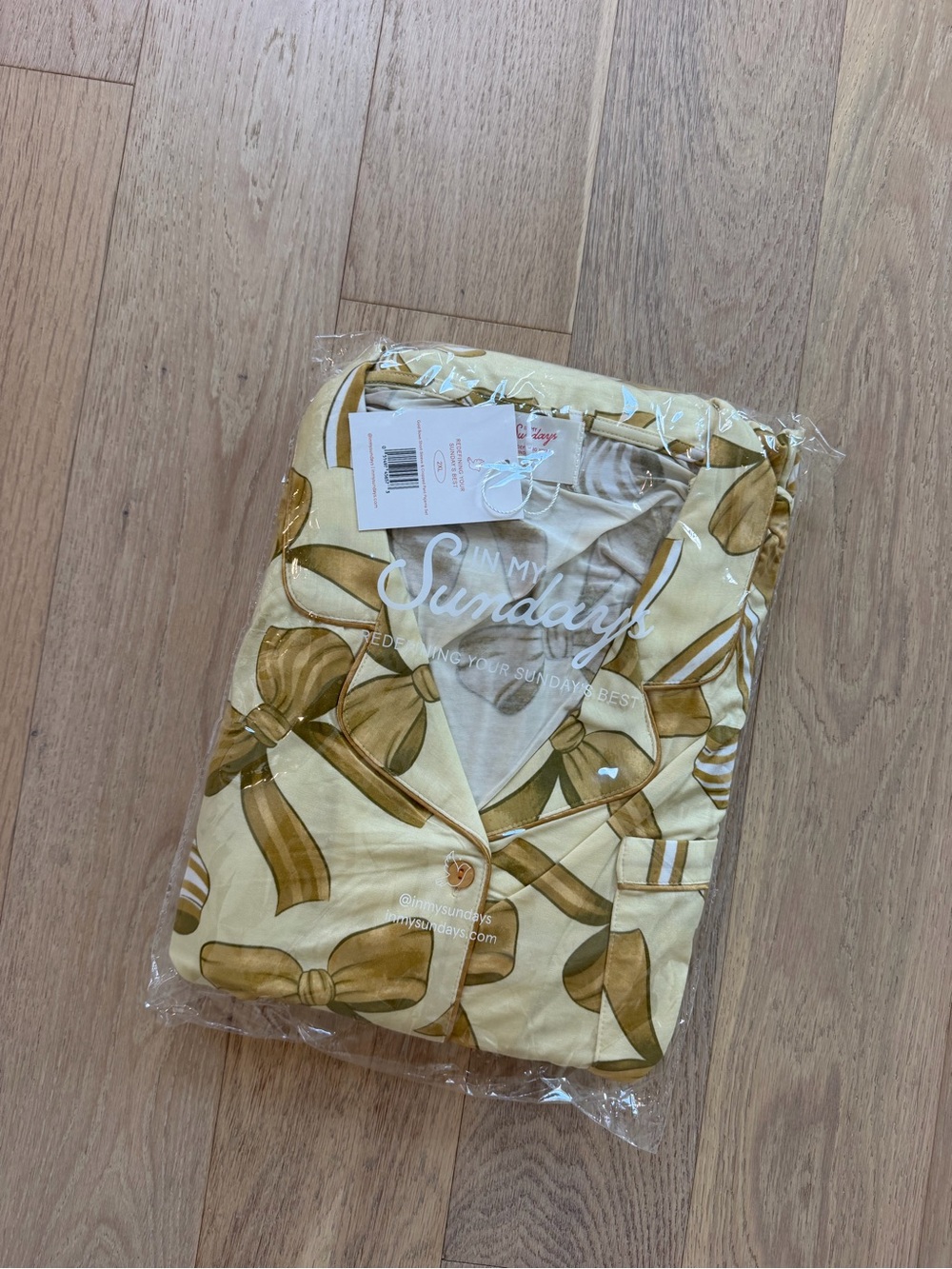In My Sundays Gold Bow Print Pajama Set